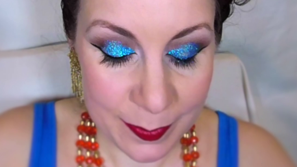 Danielle Smith on Elektra Cosmetics Microfine Glitter Lid Tutorial