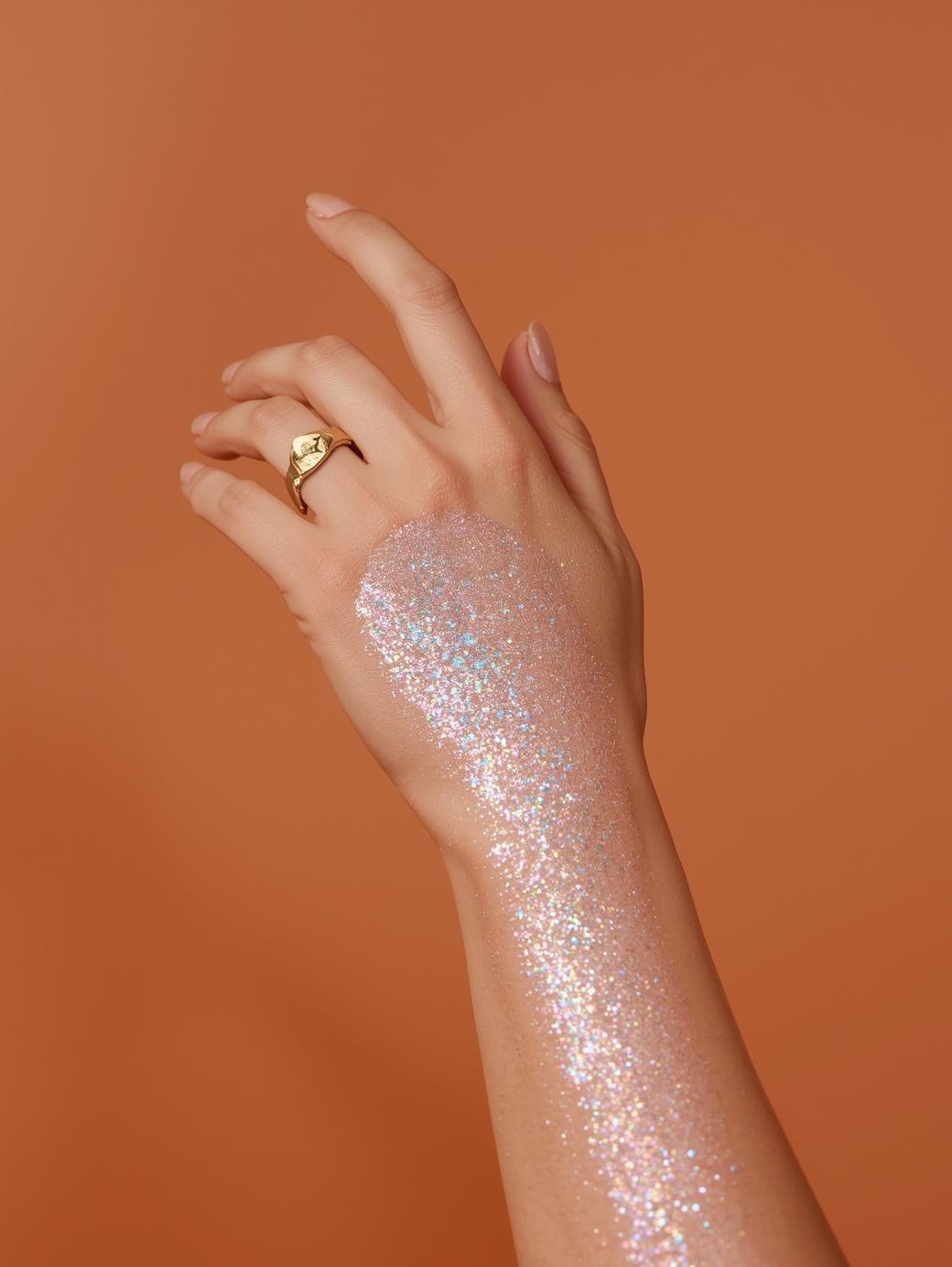 Best Body Glitter for Shoulders, Collarbones & Legs