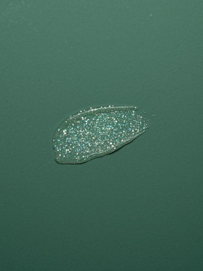 Chunky glitter gel body makeup - Elektra Cosmetics